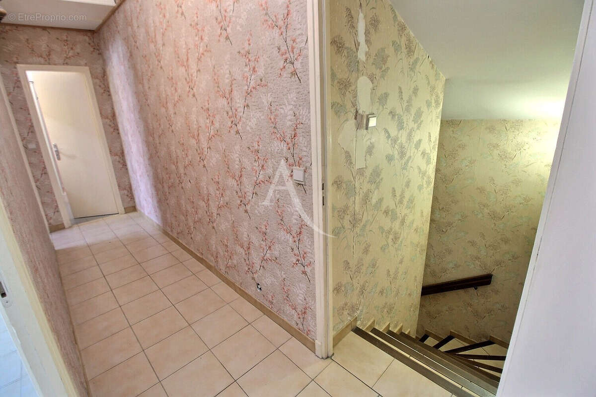 Maison familiale à fort potentiel développant 142 m²  avec 5 chambres sur terrain 3 faces au calme - photo 12