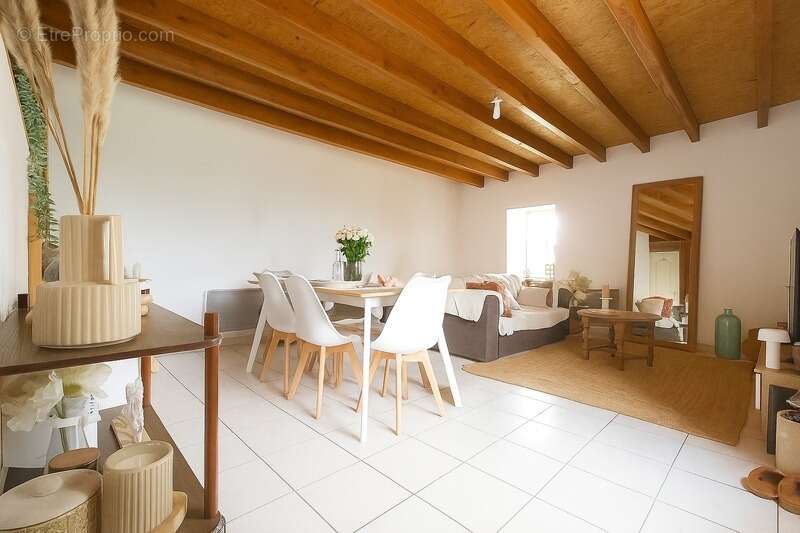 Maison à AZAY-LE-BRULE