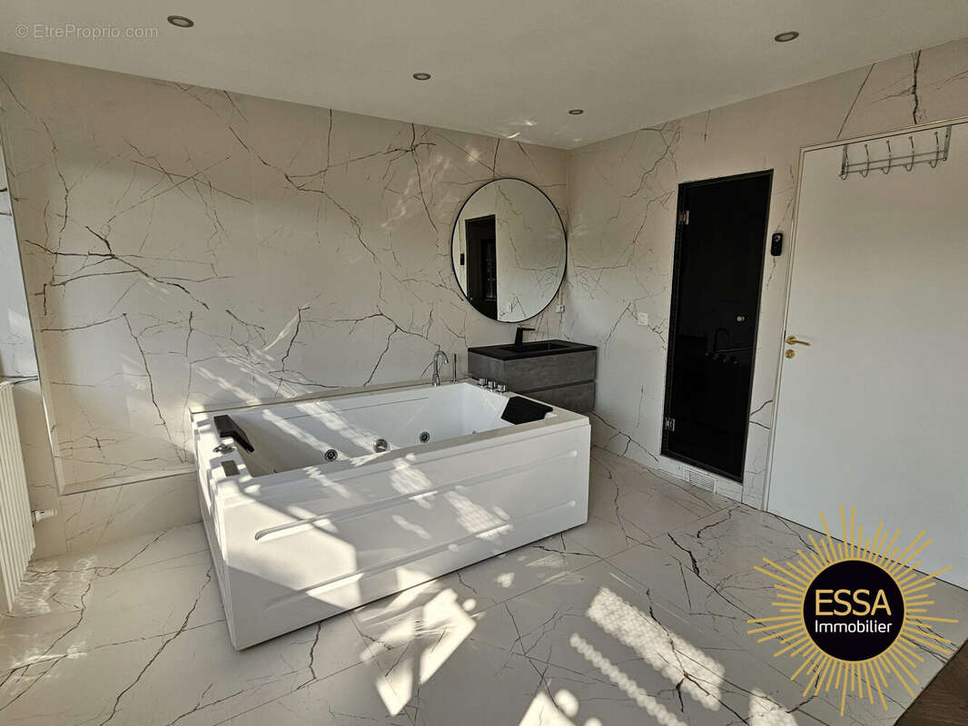 Appartement 138 m² à Noisy-Le-Roi  - photo 8