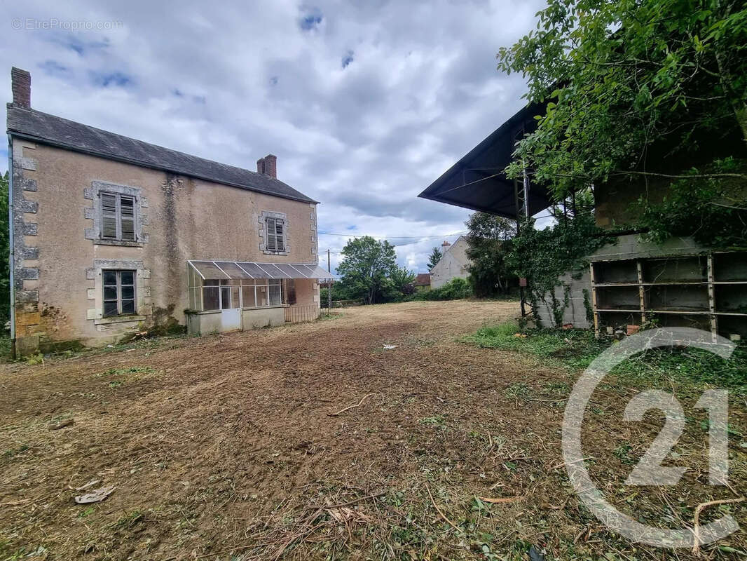 Maison à CORVOL-D'EMBERNARD