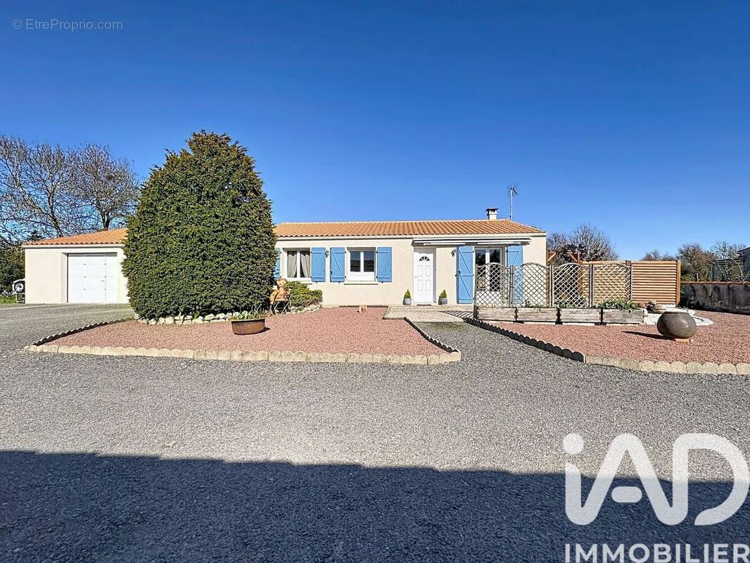 Photo 1 - Maison à CHARRON