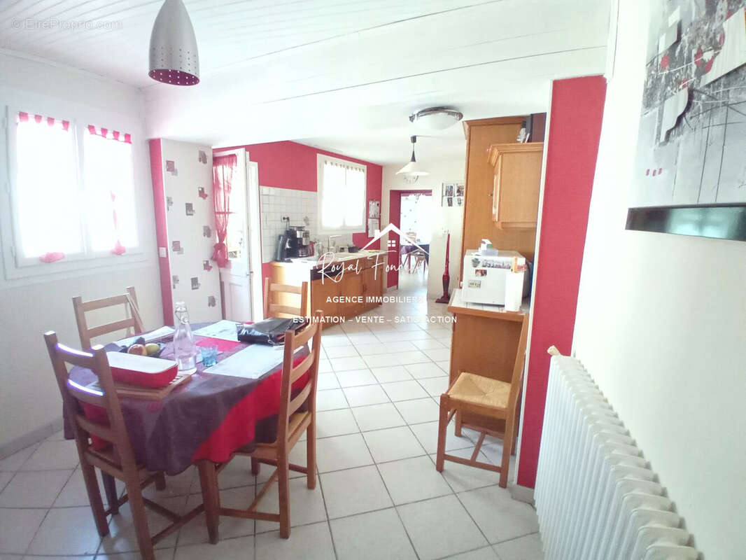 Cuisine de belle taille et très agréable  - Maison à BUXEUIL