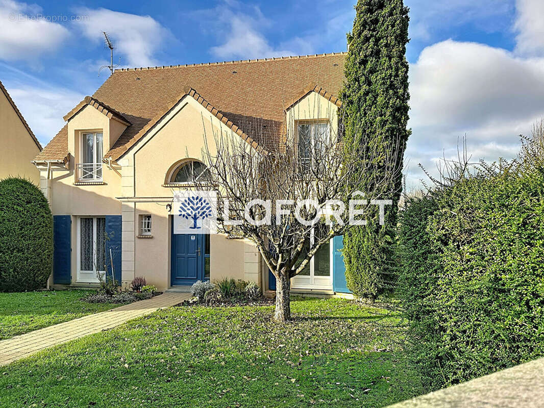 Maison à SAINT-NOM-LA-BRETECHE