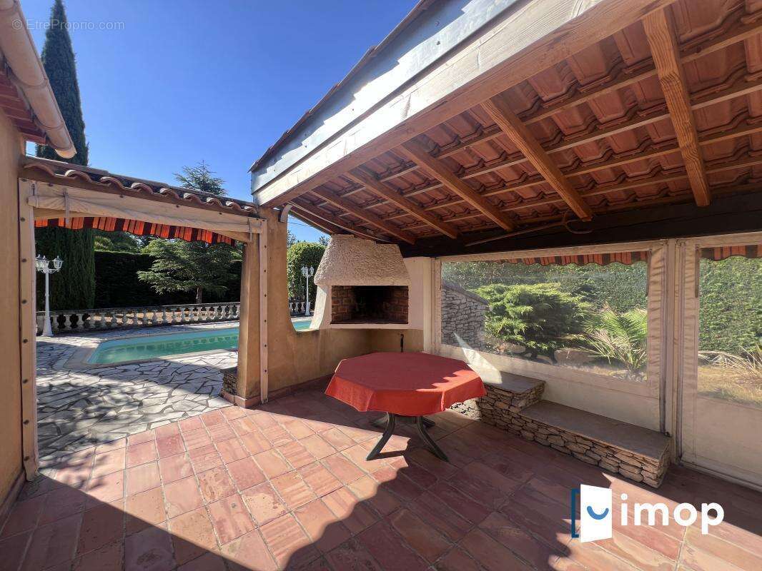 Belle maison des années 80 sur grand terrain de plus de 1000 m² avec piscine - photo 6