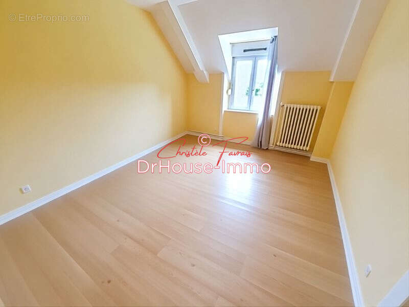 Maison à SAINT-GEORGES-DE-REINTEMBAULT