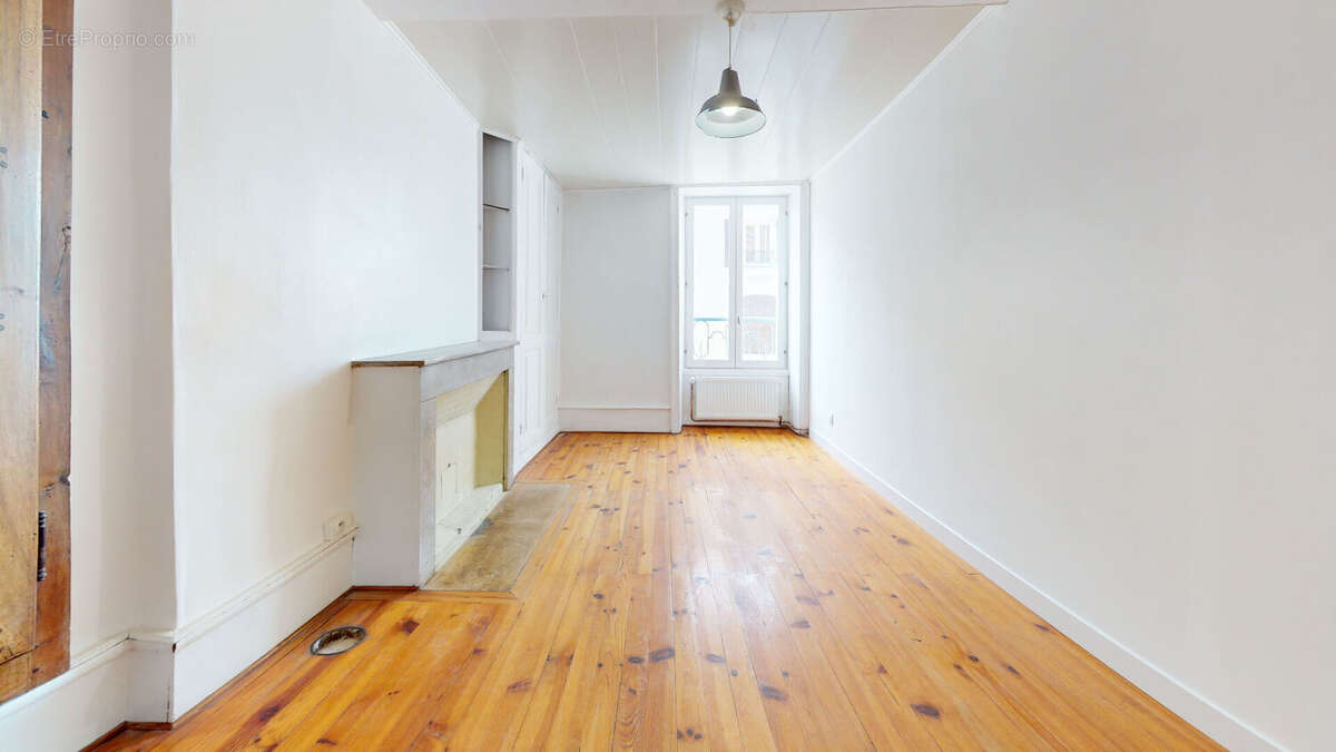 Appartement à RIVES