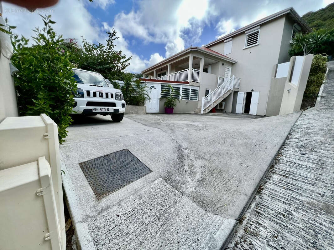 Maison à CAPESTERRE-BELLE-EAU