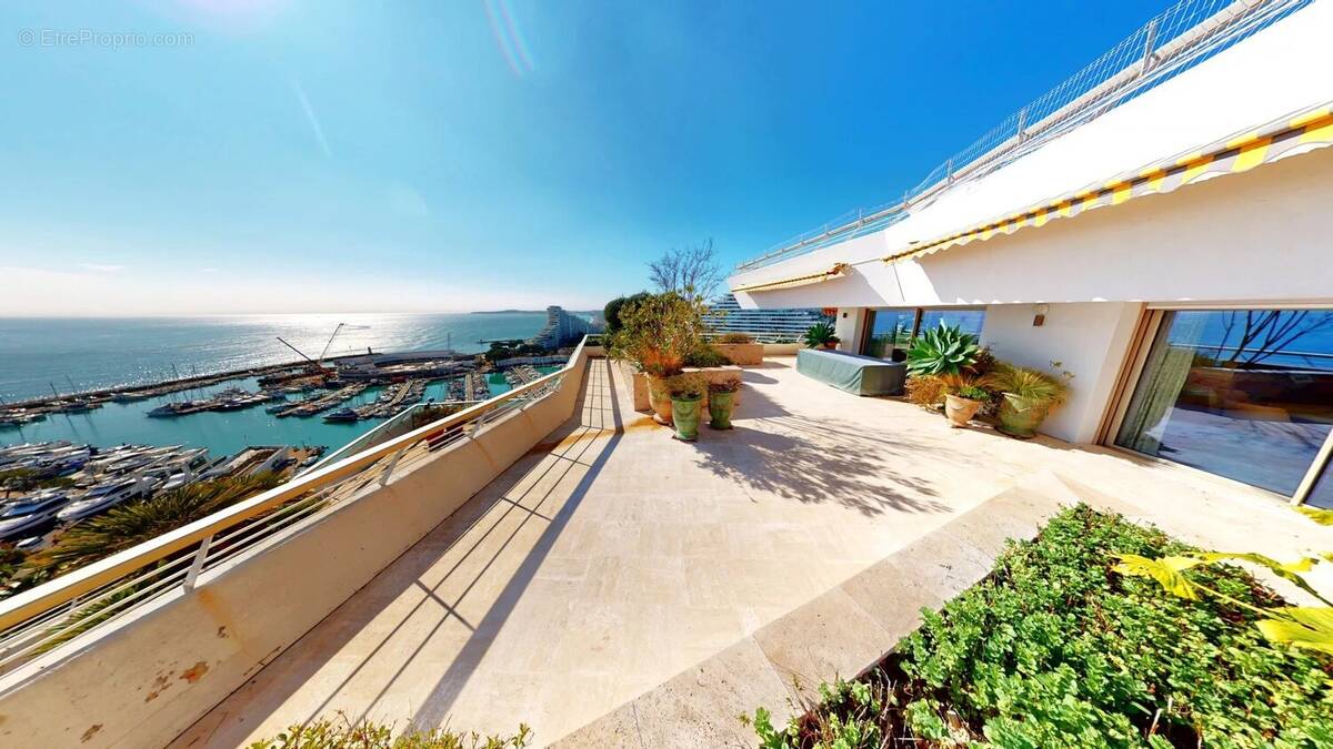 Appartement à VILLENEUVE-LOUBET