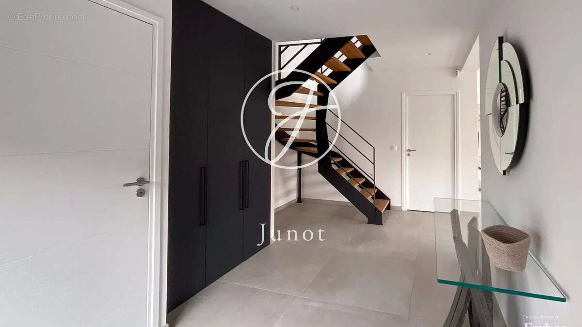 Maison à CROIX