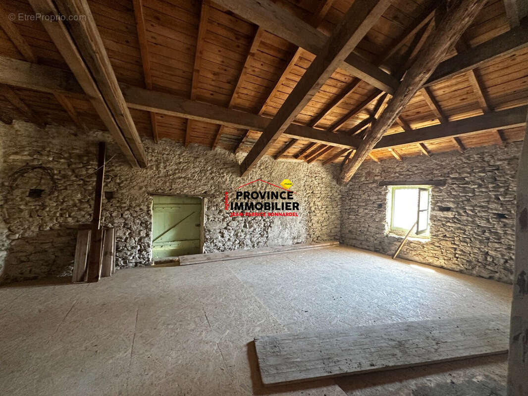 Maison 188 m² à Taulignan  - photo 7