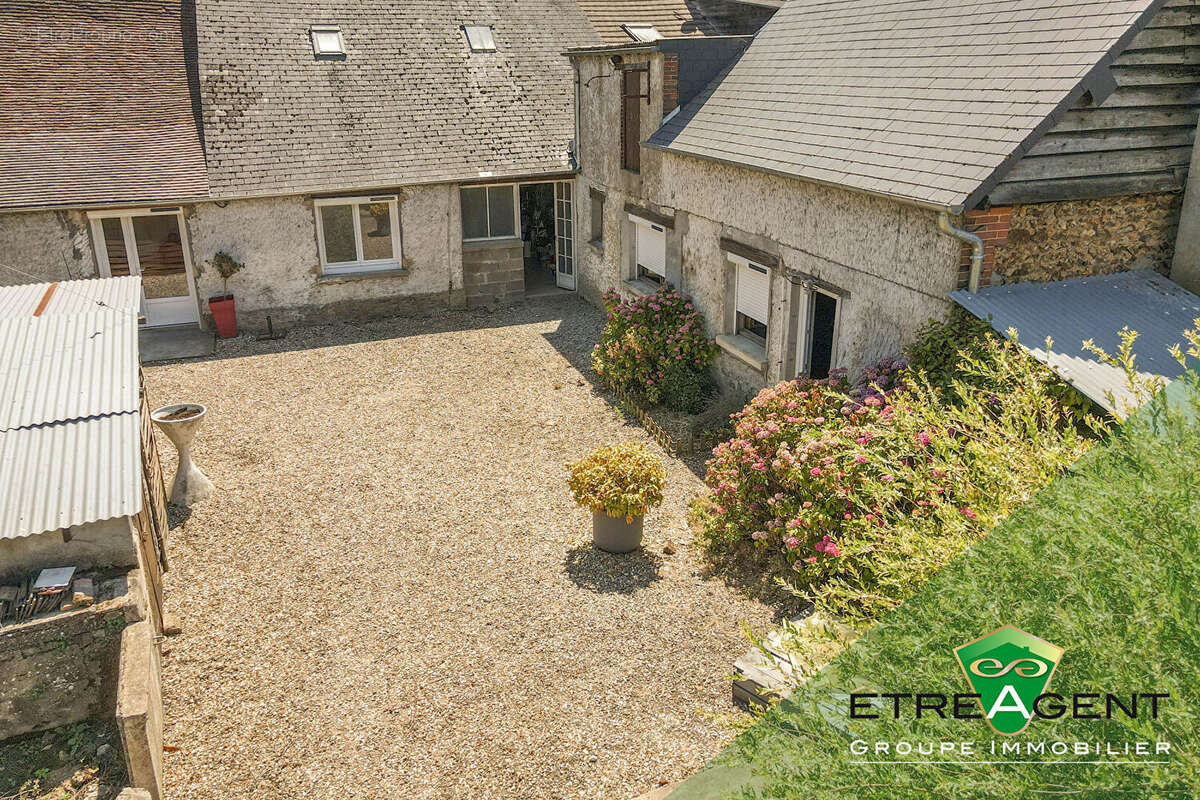 Maison DAMVILLE CENTRE-VILLE - 142 m² - 3 chambres - photo 2