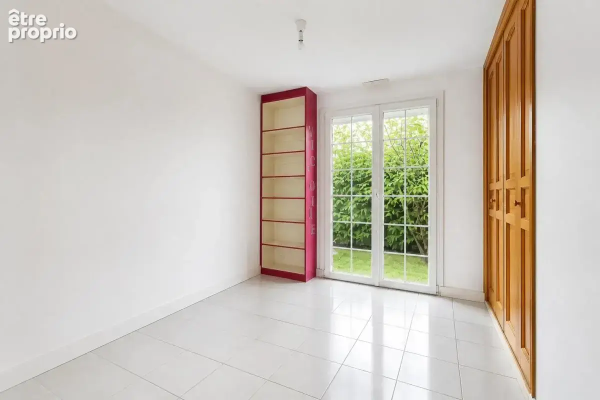 Maison de 8 pièces de 187 m² à Serris Bourg - photo 9