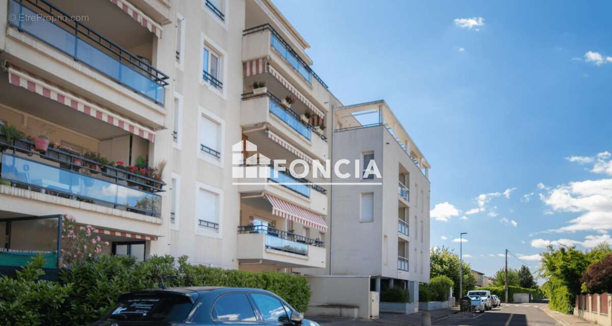 T2 avec garage, balcon, proche commerces - photo 4
