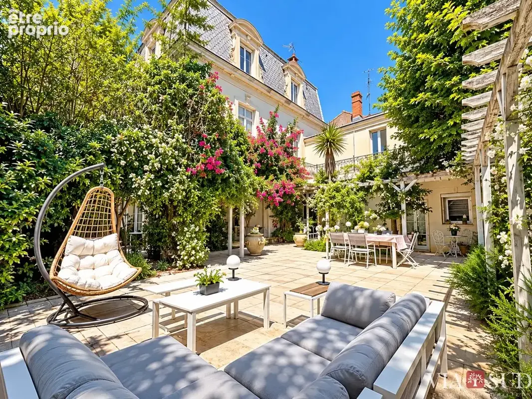 Béziers  Maison de maître de 307 m² avec piscine intérieure, garage et terrasses arborées. - photo 9