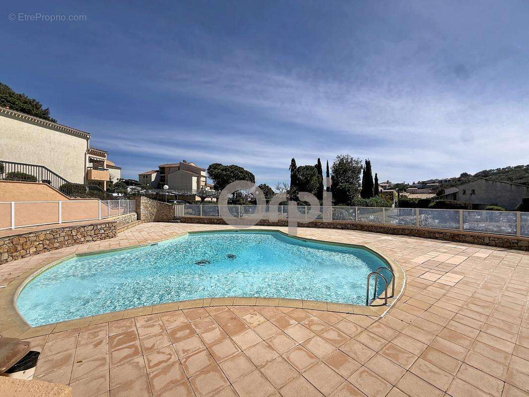Appartement à ROQUEBRUNE-SUR-ARGENS