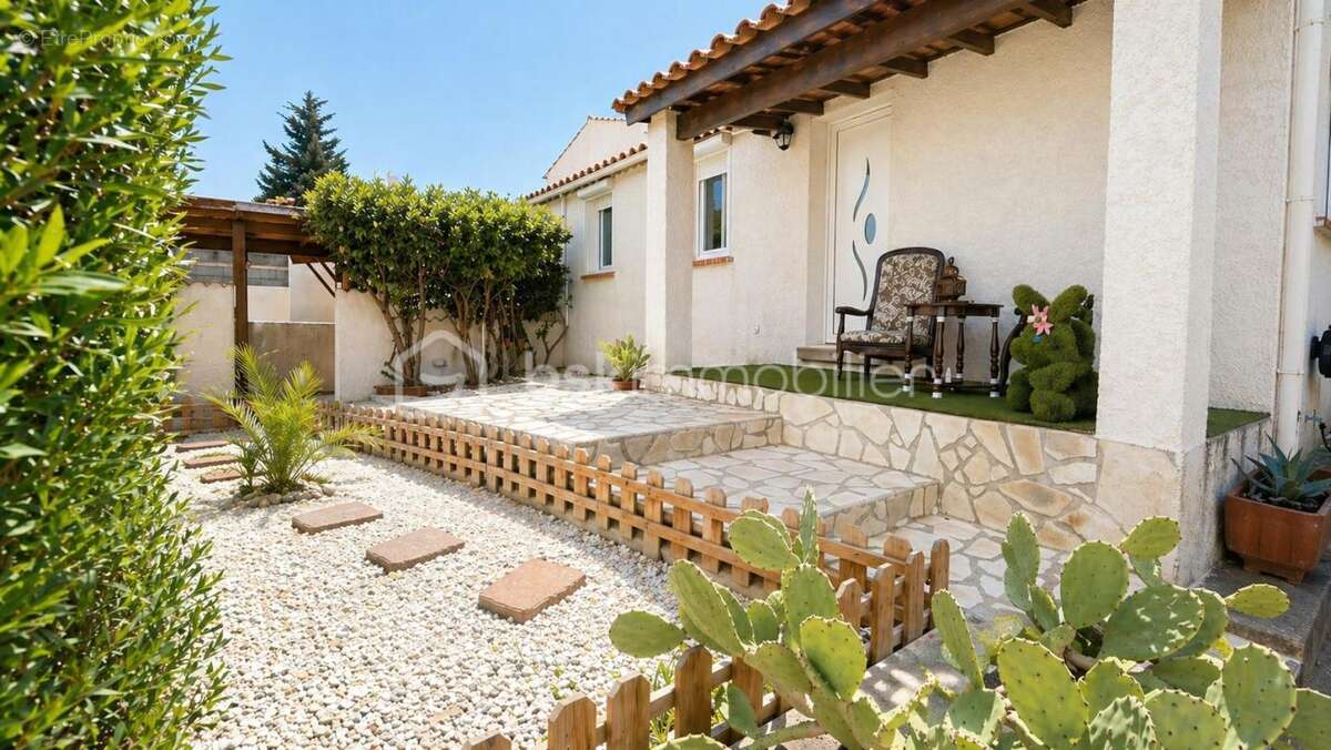Maison à MONTBAZIN