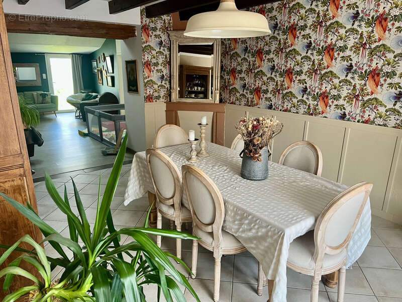 Maison à LES MAGNILS-REIGNIERS