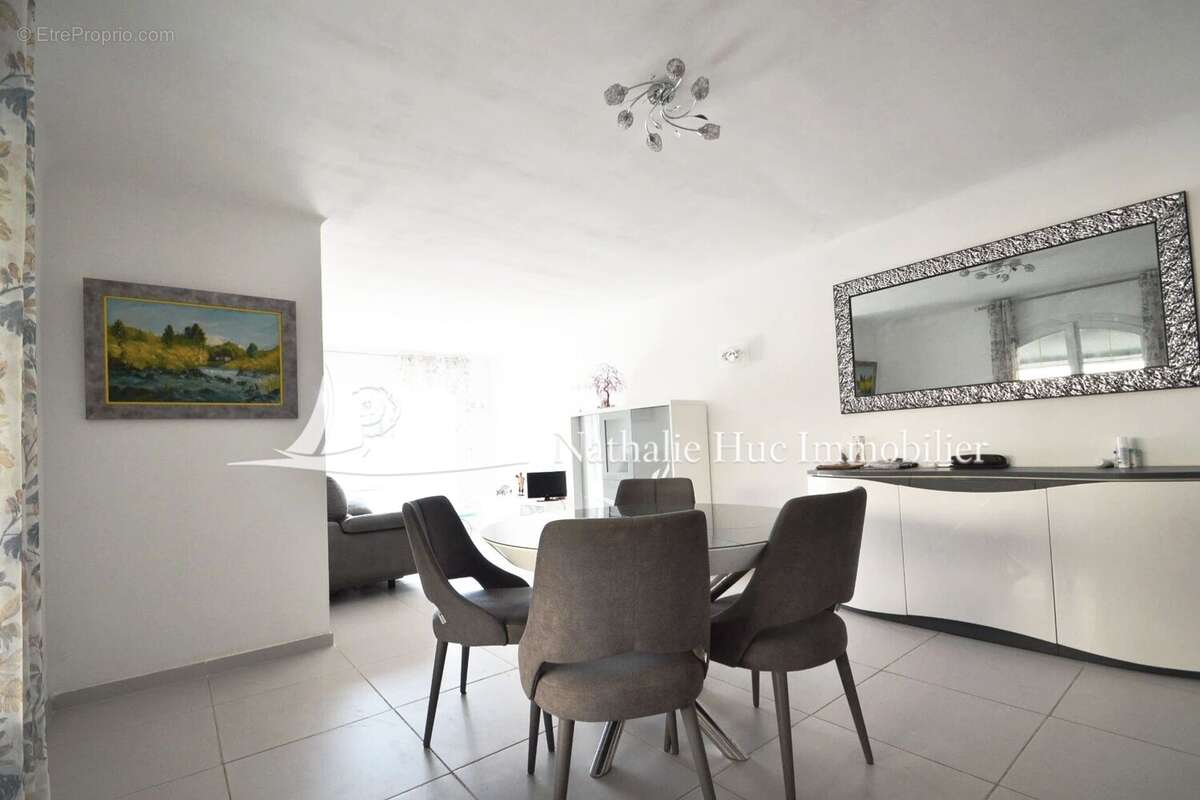 Maison à SAINT-LAURENT-DE-LA-SALANQUE