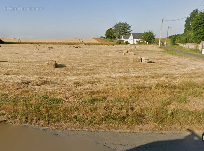 Terrain à SAUMERAY