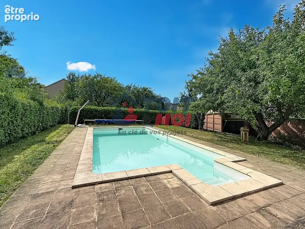Maison à vendre à Vesoul avec piscine   125 m2   4 chambres   Terrain 629 m2   Double garage - photo 2