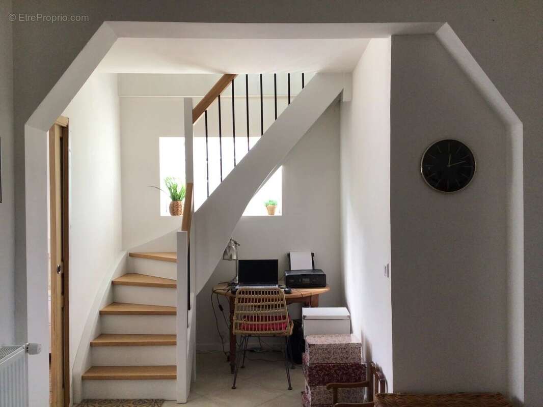 Maison à VENEUX-LES-SABLONS