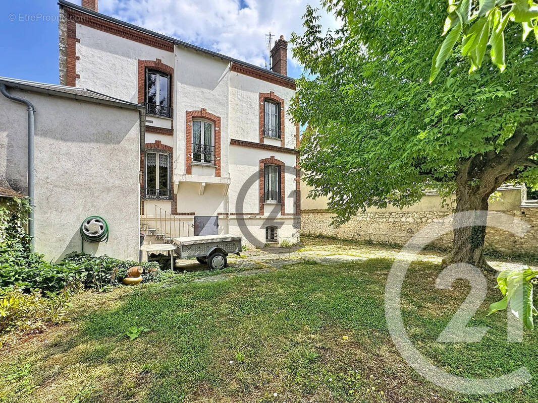 Maison à MONTEREAU-FAULT-YONNE