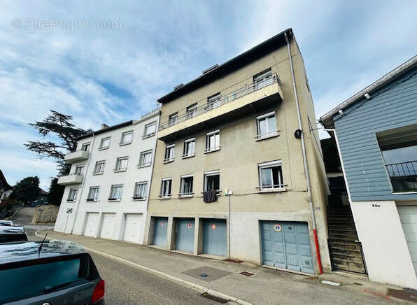 Appartement à SAINT-PRIEST-EN-JAREZ