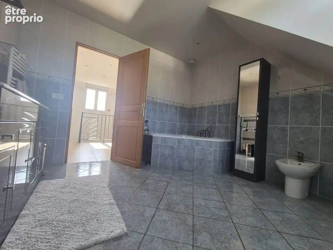 Belle construction traditionnelle   214 M2 habitables   Sous-sol total - photo 10