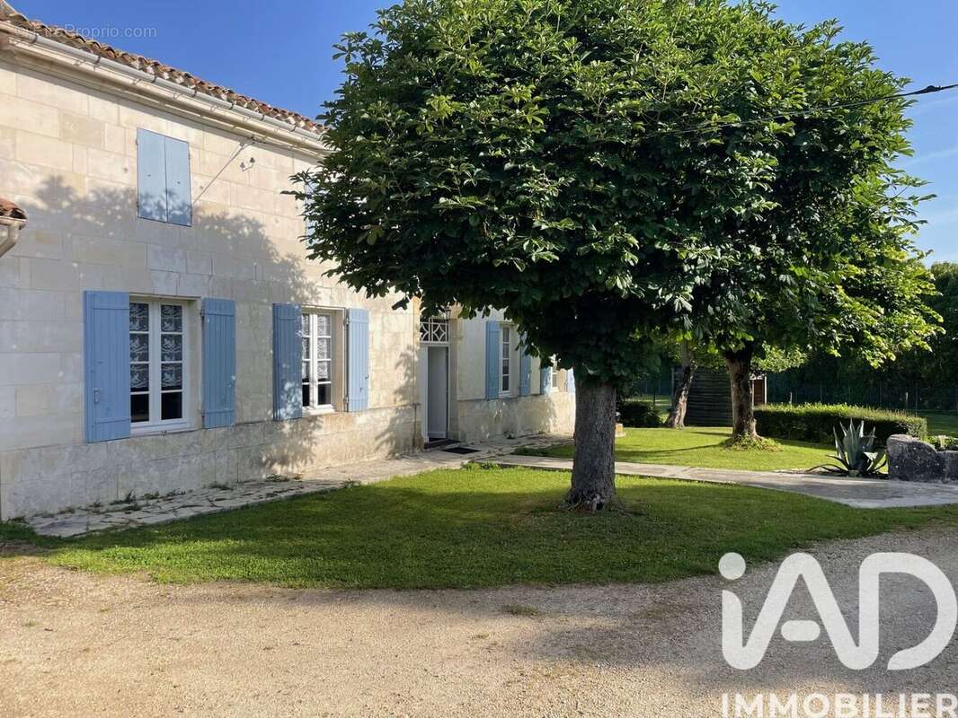 Maison 154 m² à Clam  - photo 2