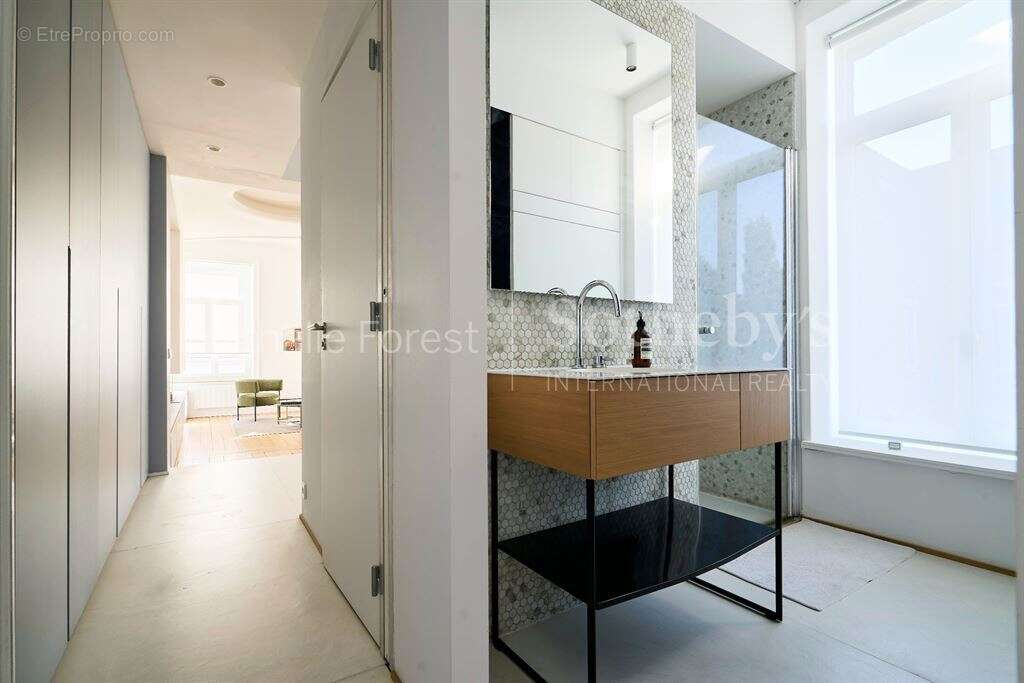 Vieux Lille , T2 bis d'exception , rénovation ultra Haut de gamme . - photo 15