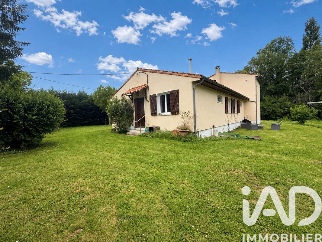 Maison 141 m² à Saint-Martial  - photo 3