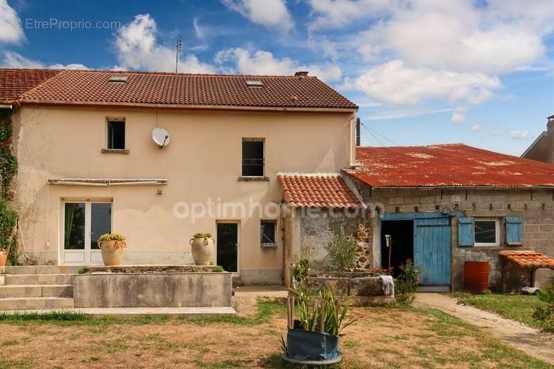 Maison à MAGNAC-LAVAL