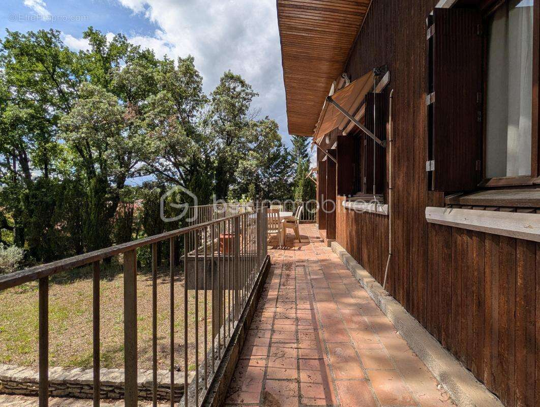 Villa à Prades-le-Lèz - Terrain de 1805 m² - photo 2