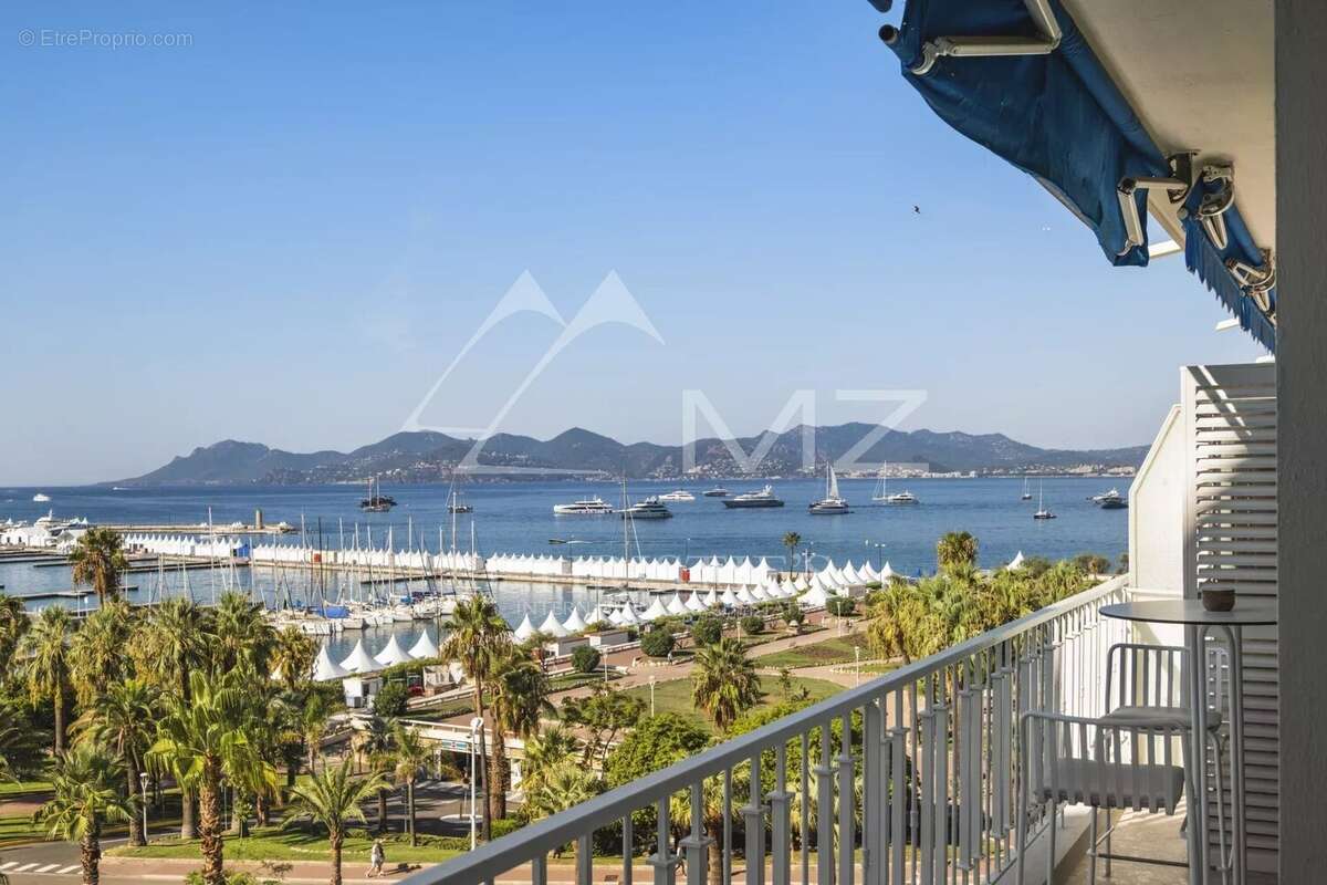 Cannes Croisette - Appartement 4 Pièces rénové - Vue mer - Etage élevé - photo 2
