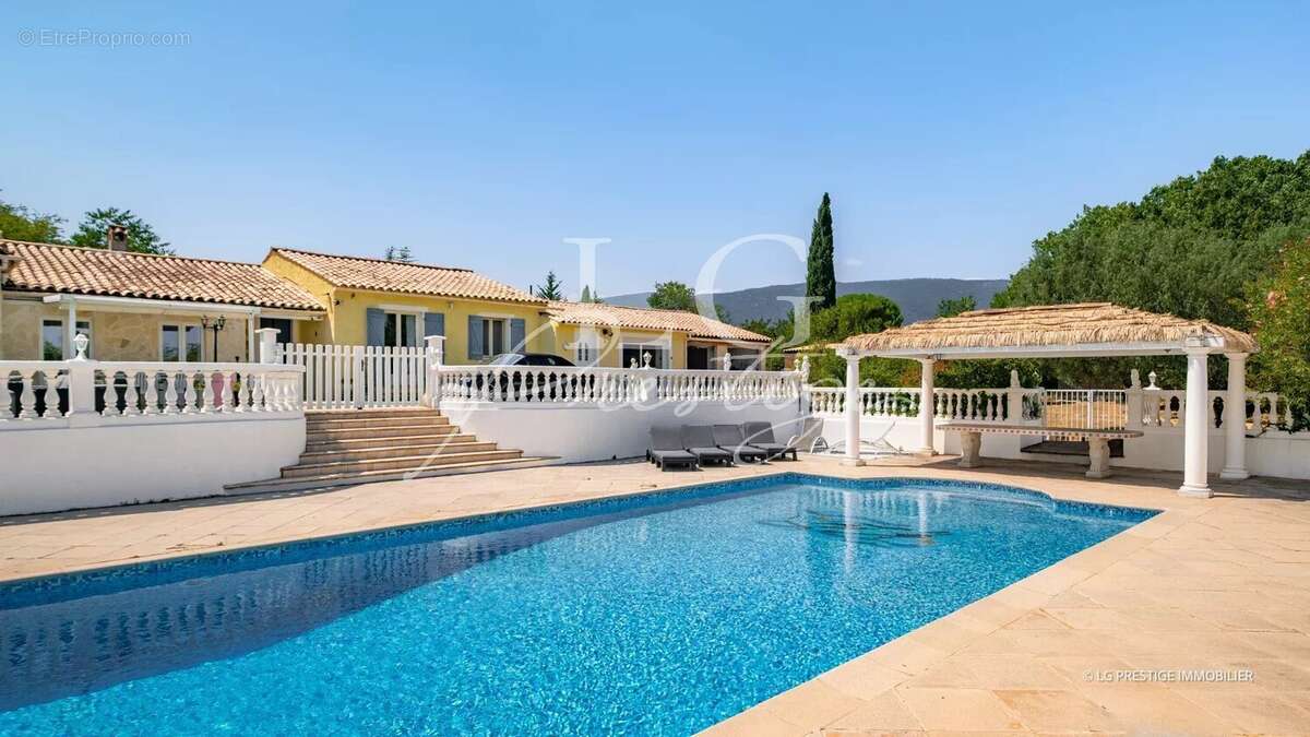 Villa de plain-pied avec piscine avec 5 000 m² de terrain - photo 3