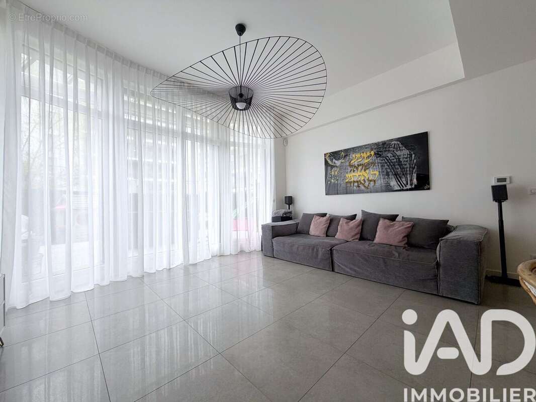 Photo 3 - Appartement à SURESNES