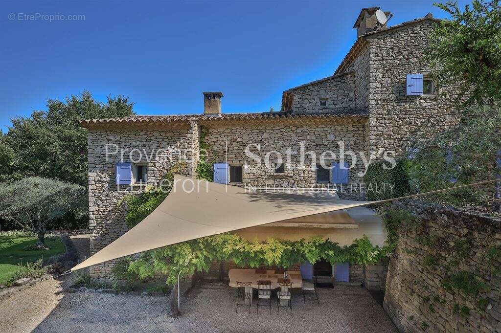 Propriété de charme avec vues sur Gordes, au cœur d’un écrin naturel - photo 5