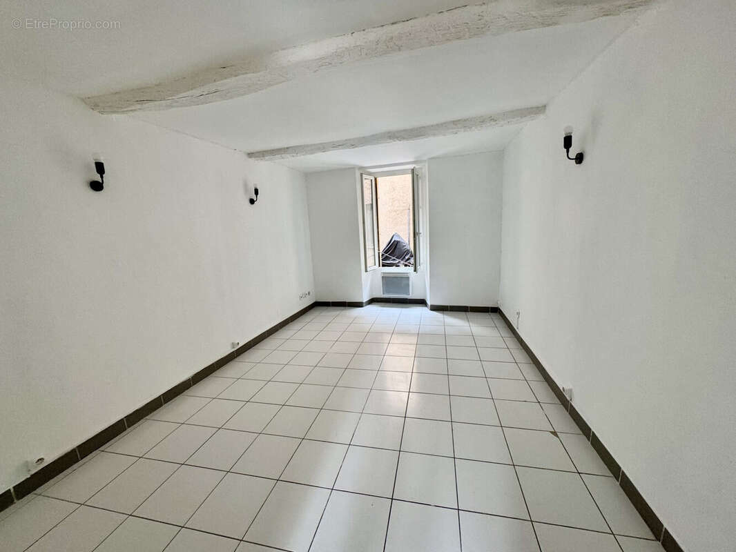 Appartement à TOURVES