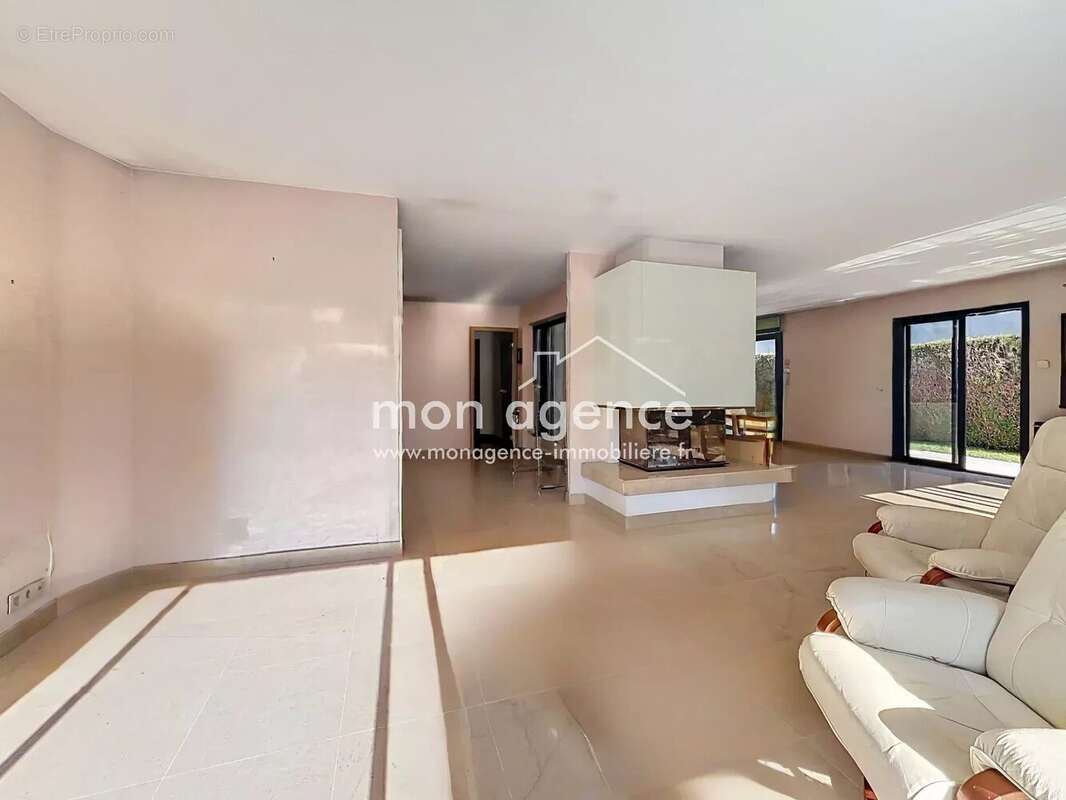 Maison à FRANQUEVILLE-SAINT-PIERRE