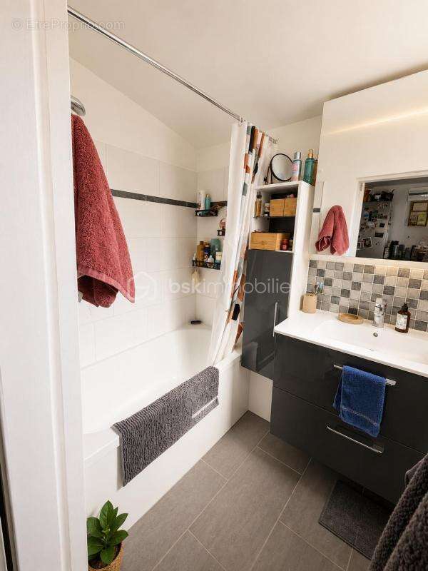 Maison de plain-pied 65 m² avec combles aménageables et terrasse, au calme en impasse — Tourny - photo 10