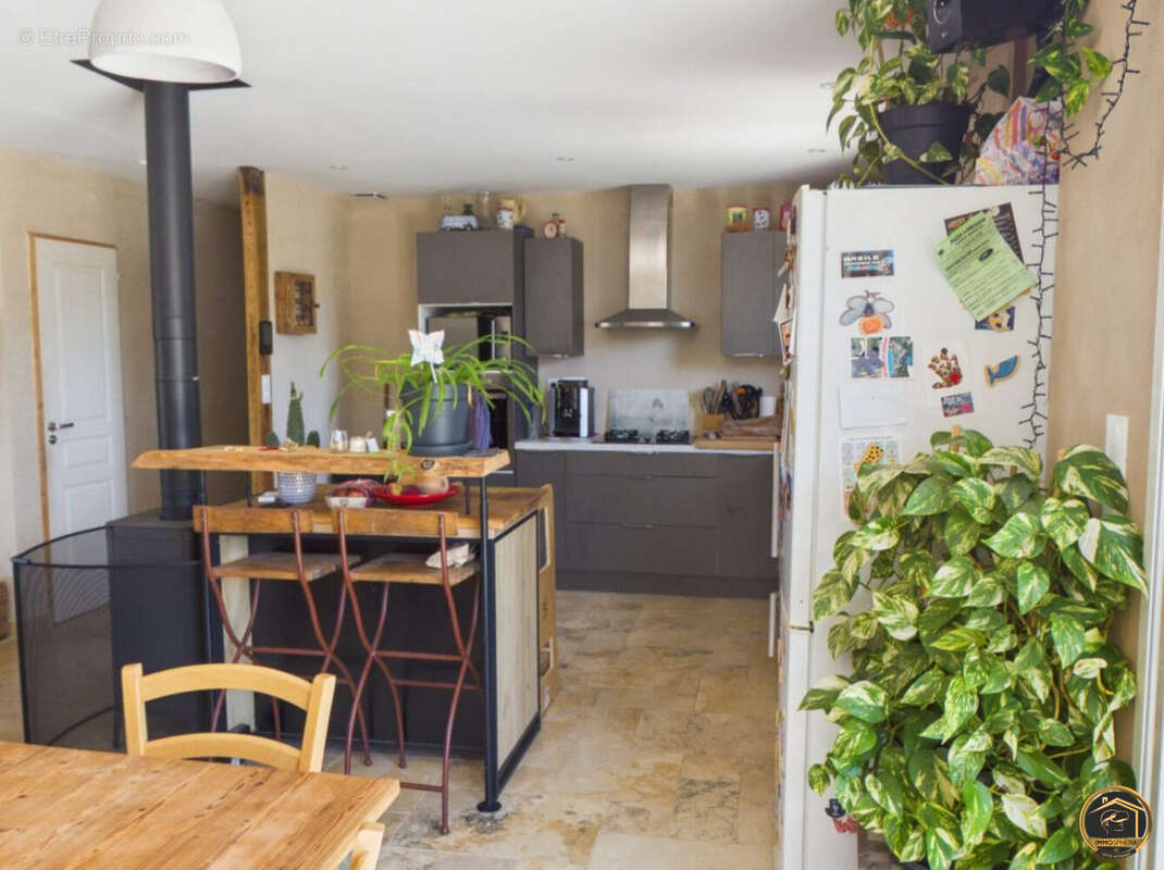 Maison 90 m² à Sainte-Valiere  - photo 2