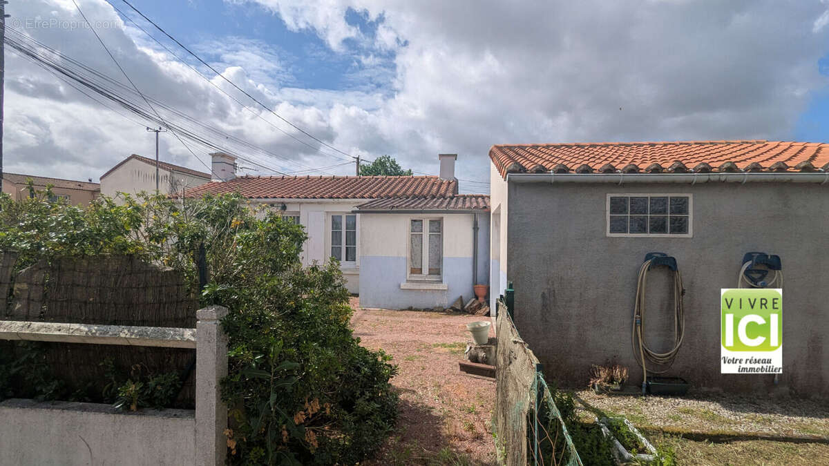 Maison à LA CHAPELLE-BASSE-MER