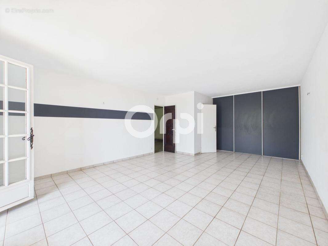 Villa individuelle a rafraichir - habitation + dependance + garage + annexes - vue imprenable - piscine a renover - terrain clos - photo 19