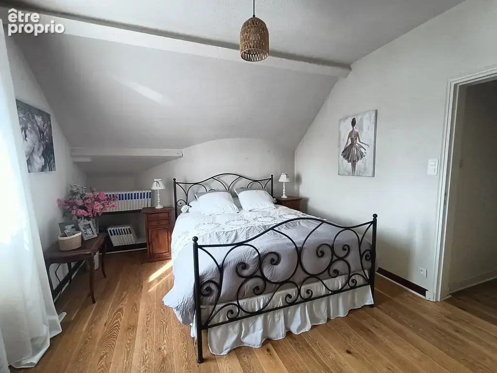 Propriété de 220m2 avec garage et piscine - photo 12