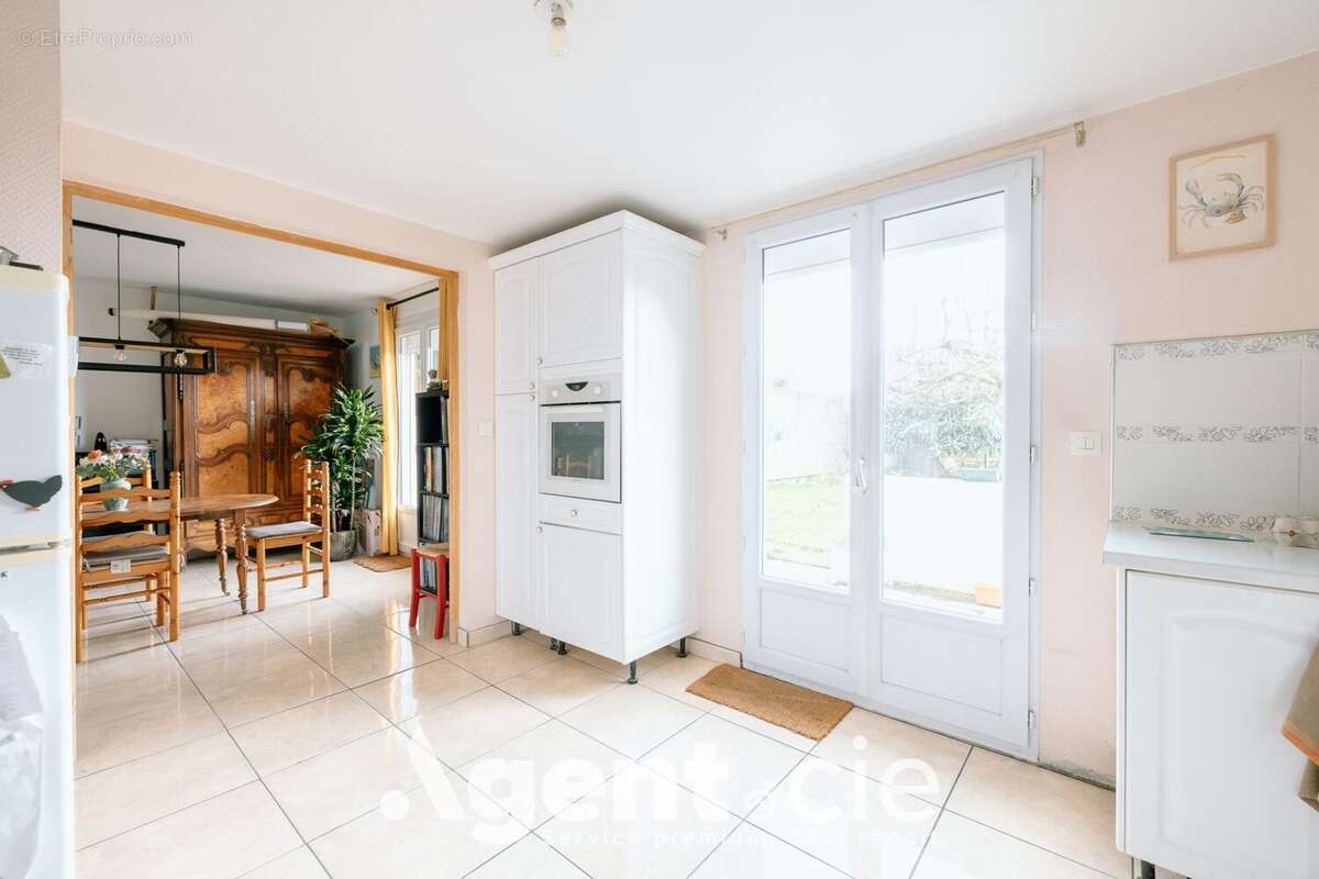 Maison à FONTAINE-ETOUPEFOUR