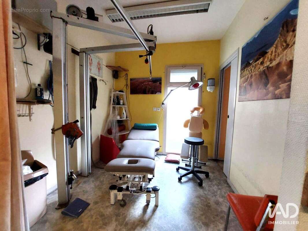 Photo 5 - Commerce à AVON