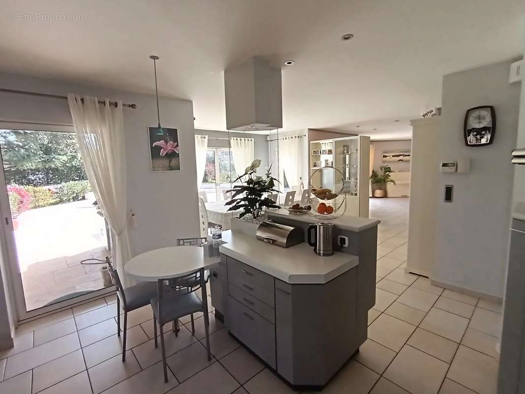 Maison à SAINT-BONNET-DE-MURE