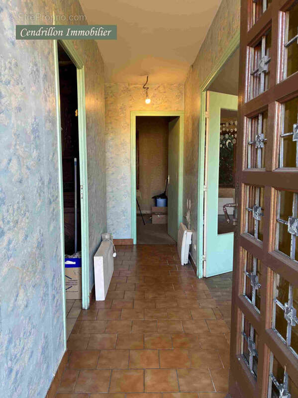 Pavillon plain-pied 3ch, à rénover mais habitable de suite, au calme, proximité tous services. - photo 5