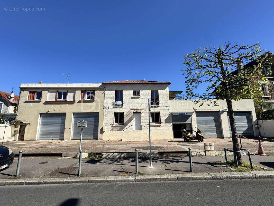 Appartement à LES PAVILLONS-SOUS-BOIS