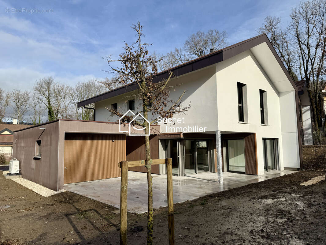 Maison à CRUSEILLES